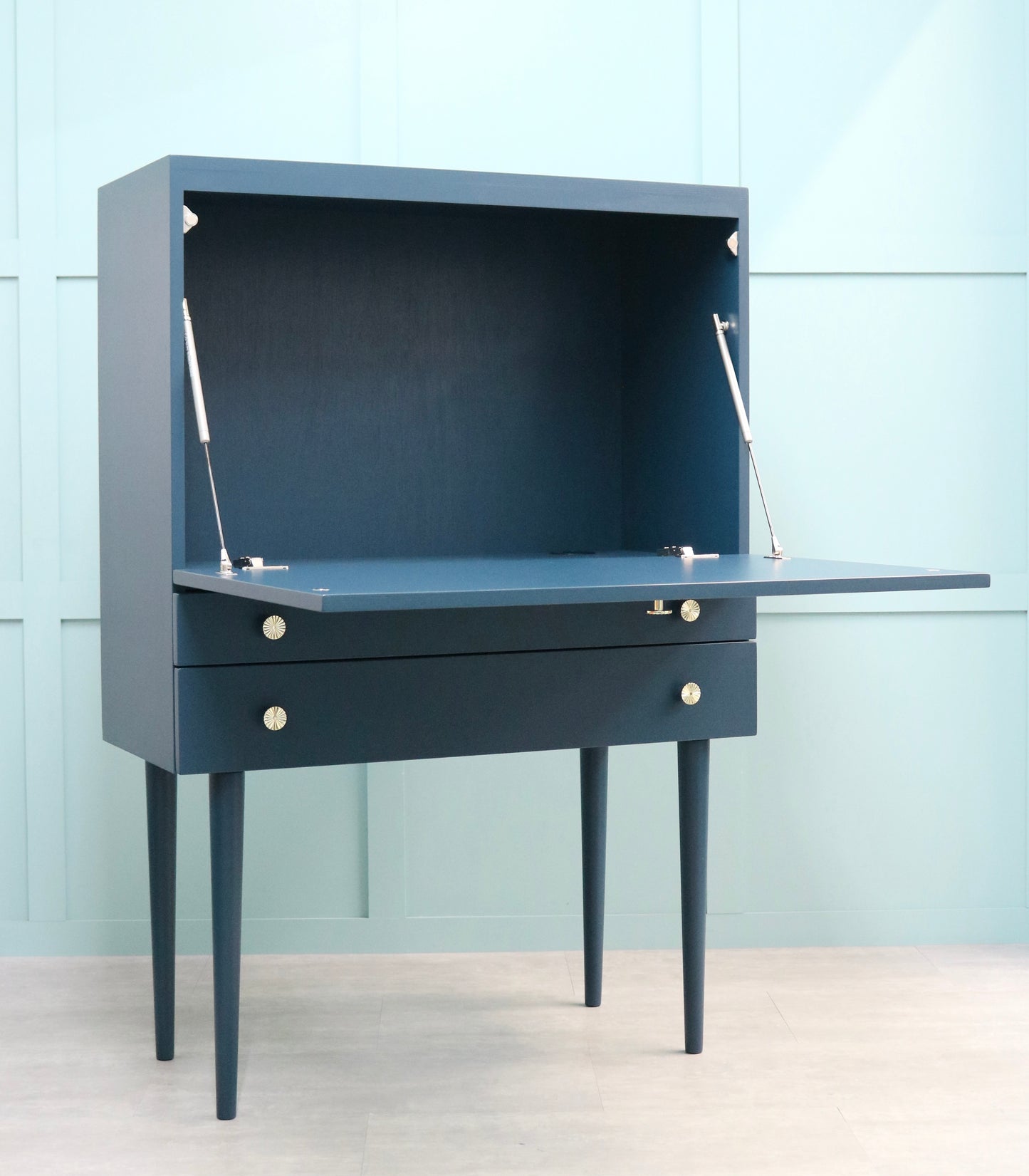 Sailor Desk